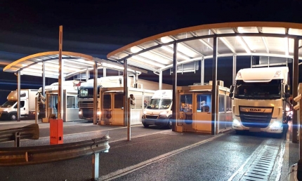 Traficul automarfarelor la granița cu Ungaria va fi reluat din această seară